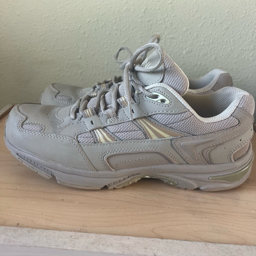 Vionic Women's Light Gray Lace-Up Athletic Sneakers with Subtle Metallic Detail